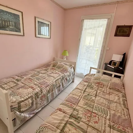 Prázdninový dům 2-bedroom With Garage Pool View Golfe-Juan